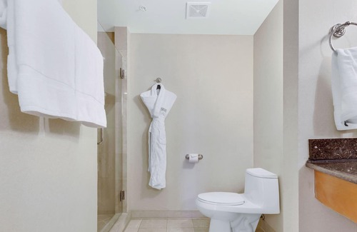 Sunny Isles Beach Resort | Beach Resort Suite with Ocean view!