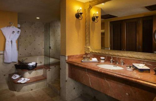 Cabo Bello Resort | Beach resort suites