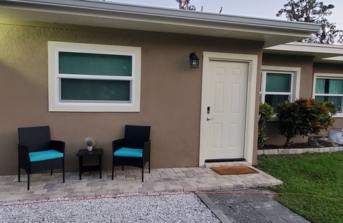 Laurel House | Beach Retreat - Completely Renovated!Half Duplex, WIFI/TV,1mile to Beach.