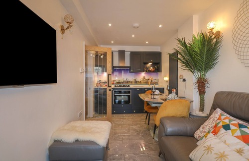 Seaford Cottage | BEACH RETREAT, romantic, character holiday cottage in Seaford