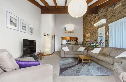 Batehaven House | Beach Road The Somers