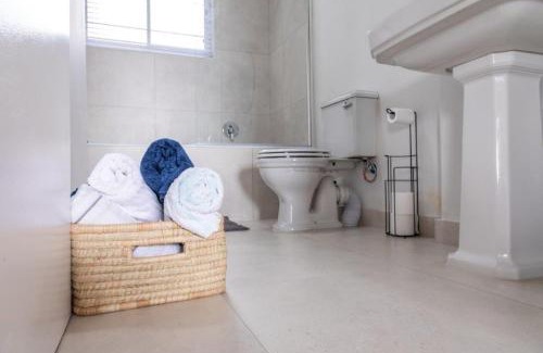 Muizenberg Apartment | Beach Roed