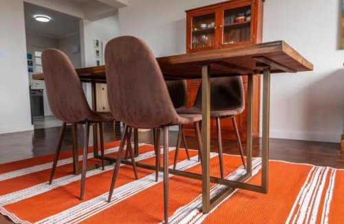 Muizenberg Apartment | Beach Roed