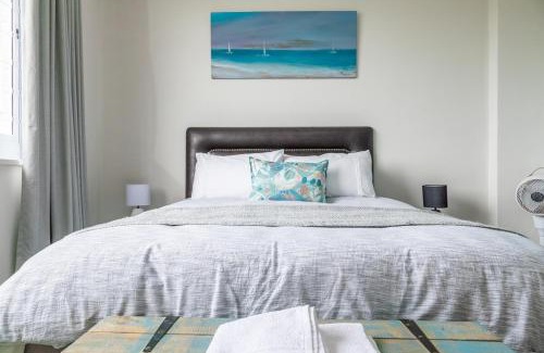 Muizenberg Apartment | Beach Roed