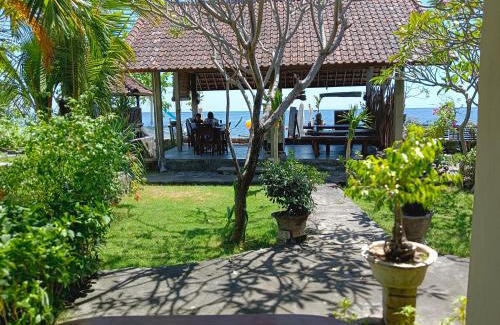 Purwakerti House | beach side Amed Delem family
