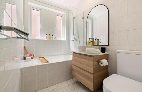 North Bondi Apartment | Beach-side North Bondi