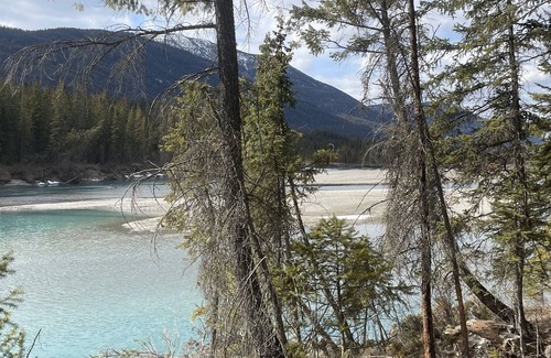 East Kootenay RV Rental | Beach-side Safari Camp on the Kootenay River