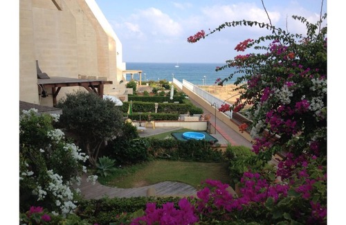 Tel Aviv Promenade Cottage | Beach spacious cottage