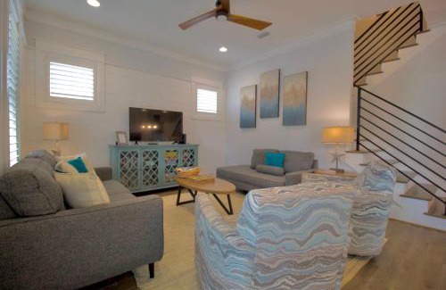 Lakeside at Blue Mountain Beach House | Beach Still My Heart by AvantStay 6 Seater Golf Cart Included Pool Access