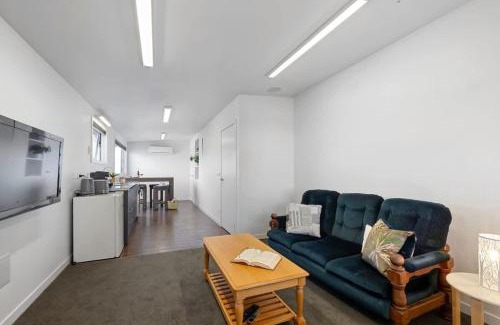 Fitzroy Apartment | Beach Studio - coastal escape near Fitzroy Beach