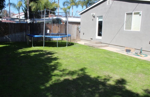 Downtown House | Beach Style Bungalow Disney/Knotts /Newport Beach1.2 mile to ocean.