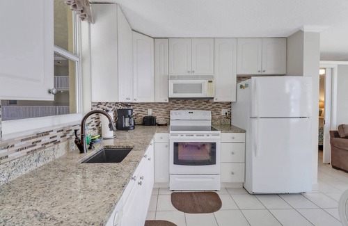 Bonita Springs Condo | Beach & Tennis 1501