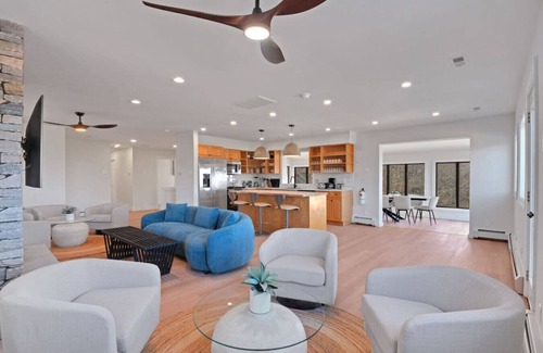 Town Bank House | Beach Therapy - Sleeps 17