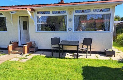 Grimsby Ski Chalet | Beach & Tonic beachside chalet