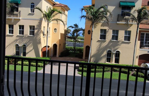 Hutchinson Island South Villa | Beach Town Home on lovely Hutchinson Island, Jensen Beach, Florida!