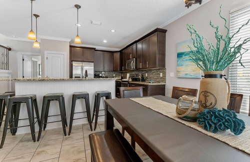 Villages of Crystal Beach House | Beach Trolley, Beautiful Neighborhood Pool, Close to Shops