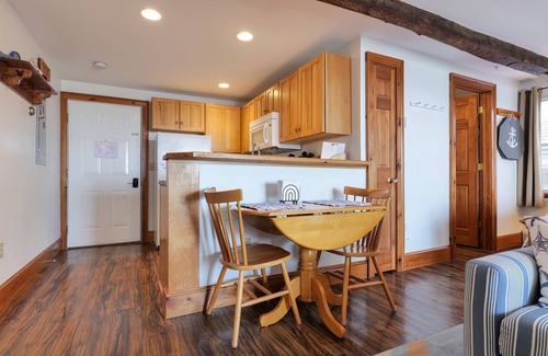 Lincolnville Apartment | Beach Vacation - Private Balcony - Views