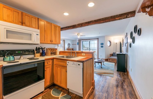Lincolnville Apartment | Beach Vacation - Private Balcony - Views
