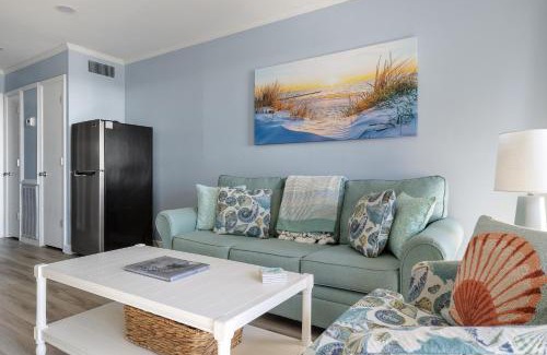 Folly Field Apartment | Beach view Balcony Huge Pool Cozy Villa
