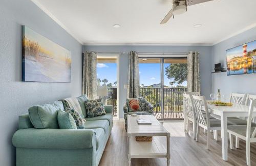 Folly Field Apartment | Beach view Balcony Huge Pool Cozy Villa