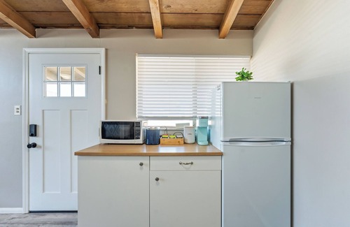 Pierpont Bay Apartment | Beach View Cozy Loft 42 Steps to the beach + AC
