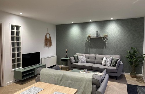 Llanelli Apartment | Beach View Flat on Coastal Path