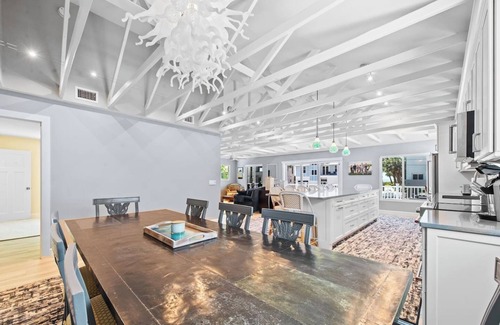 Laguna Shores Apartment | Beach view Pool Home