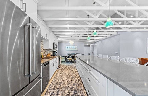 Laguna Shores Apartment | Beach view Pool Home