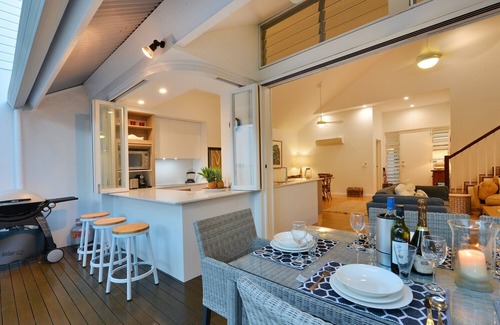 Port Douglas Villa | Beach Villa 2 - 3 Bedroom Near Beach and Town