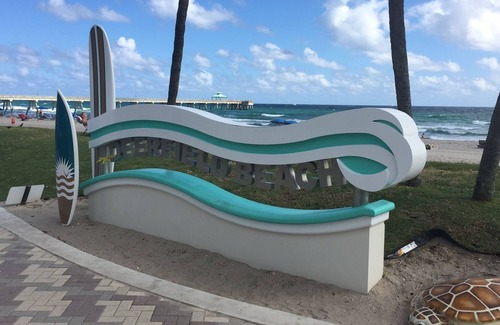 Deerfield Beach Villa | Beach Villa Cottage -OCEAN DRIVE (A1A) Steps to the Beach, Free WiFi & Parking