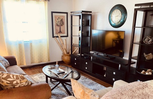 Deerfield Beach Villa | Beach Villa Cottage -OCEAN DRIVE (A1A) Steps to the Beach, Free WiFi & Parking