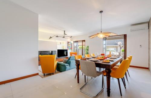 Vila Cha House | Beach Villa with Jacuzzi & Garage by HostWise