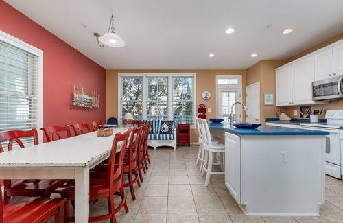 Sunset Island House | Beach Walk Lane @ 67th St, 2 Pools, FREE Linen/Towel Pkg*Beach Chairs/Beach Cart
