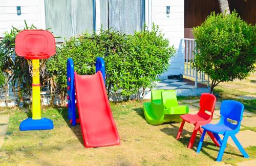 Mandrem Hotel | Beach walk resort by tvessa-100m to beach