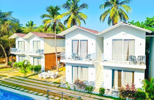 Mandrem Hotel | Beach walk resort by tvessa-100m to beach