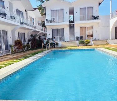 Mandrem Hotel | Beach walk resort by tvessa-100m to beach