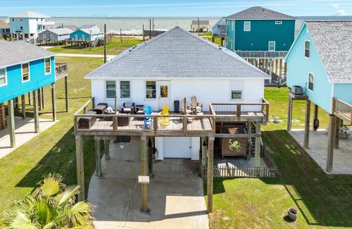 San Luis House | Beach & Water Views on 3 Sides Screened Porch