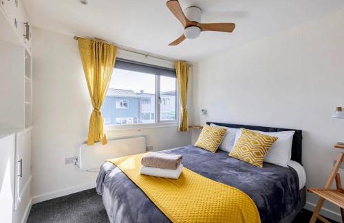 Pembroke House | Beach Woods Coastal Path chalet