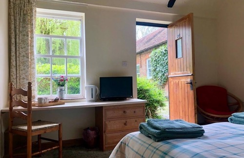 Newington Bed & Breakfast | Beachborough Park