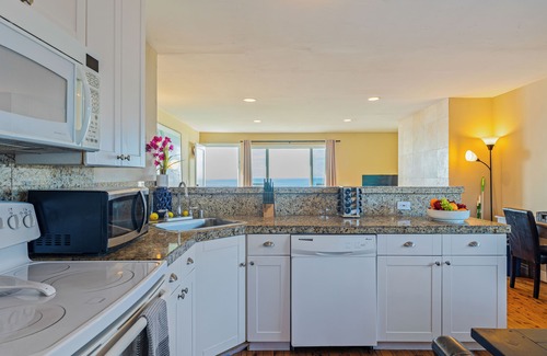 Sunset Cliffs House | Beachcliff 5 by AvantStay | Ocean Views, Patio
