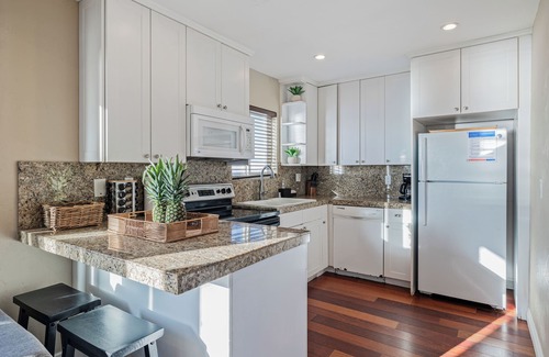 Sunset Cliffs House | Beachcliff 6 by AvantStay | Minutes to Ocean Beach