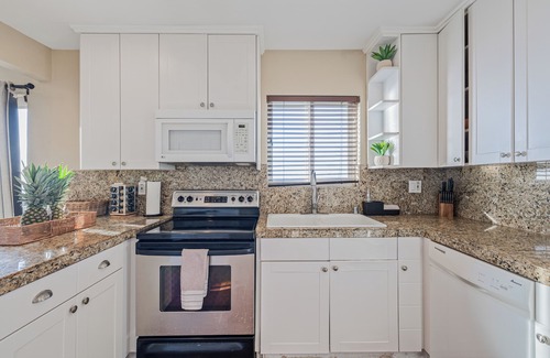 Sunset Cliffs House | Beachcliff 6 by AvantStay | Minutes to Ocean Beach