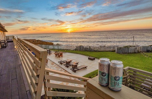 Sunset Cliffs House | Beachcliff 6 by AvantStay | Minutes to Ocean Beach