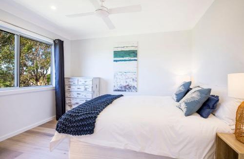 Currarong House | Beachcomber at Currarong - Pet Friendly - 5 Mins Walk to Currarong Rockpools