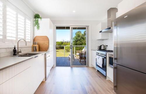 Currarong House | Beachcomber at Currarong - Pet Friendly - 5 Mins Walk to Currarong Rockpools