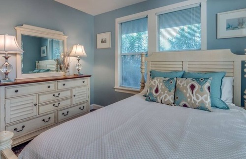 Clearwater Beach House | Beachcomber Beach House - Weekly Rental Just Steps To White Sand Beach! 2 Bedroom Home by Redawning