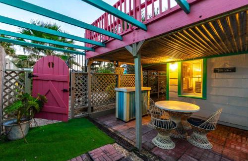 Vilano Beach House | Beachcomber Oasis l 1930s Cottage l 1 min to Beach