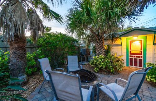 Vilano Beach House | Beachcomber Oasis l 1930s Cottage l 1 min to Beach