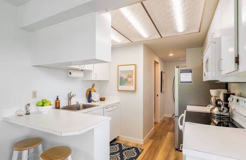 Freeland Condo | Beachcomber's Bliss by AvantStay | Steps to the Beach | Ocean Views