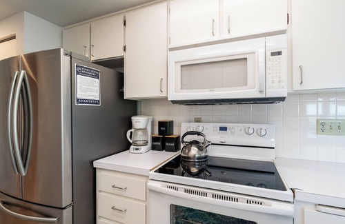 Freeland Condo | Beachcomber's Bliss by AvantStay | Steps to the Beach | Ocean Views